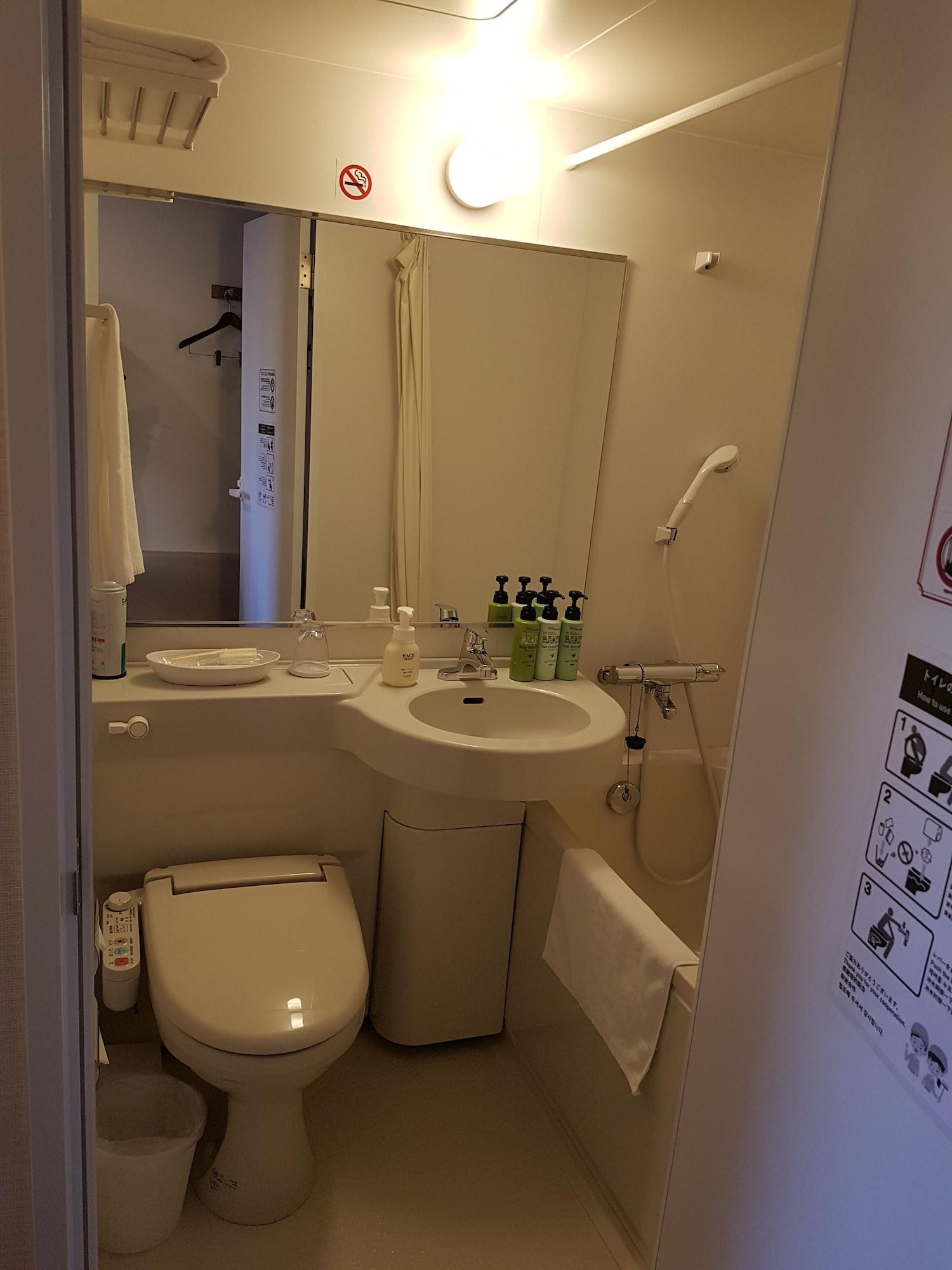 Y'S Hotel Shin Osaka Esterno foto